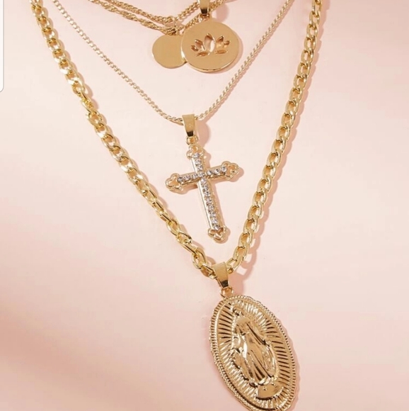 *Blanche* Cross and Medallion Layered necklace - Picture 3 of 3